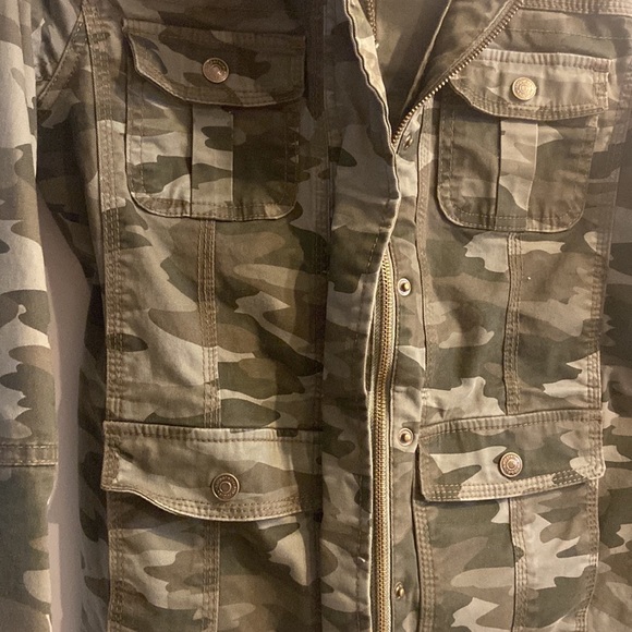 Harper and liv small camouflage jacket. Like new!! Jean material. - Picture 6 of 6